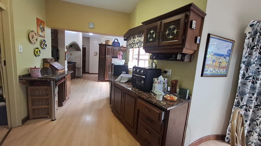 6 Bedroom Property for Sale in Mooivallei Park North West